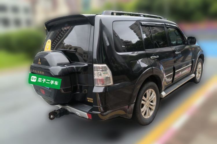 Used Mitsubishi Pajero 2018 V97 3.8L 5-Door GLS Sunroof Dual Differential – Middle East Rear Right 45 Deg