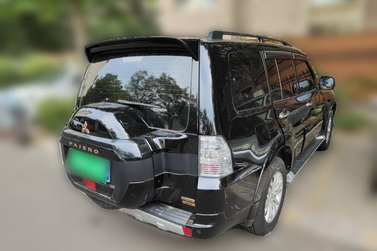 Used Mitsubishi Pajero  Rear Right 45 Deg