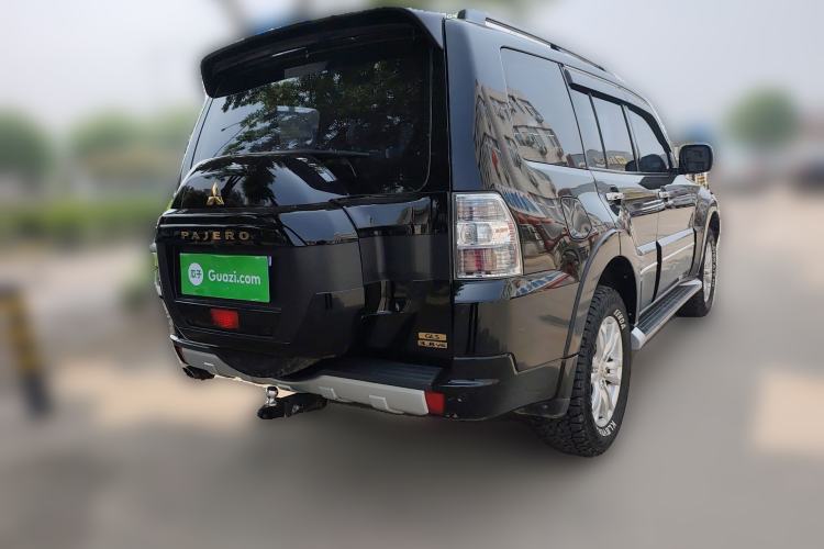 Used Mitsubishi Pajero  Rear Right 45 Deg