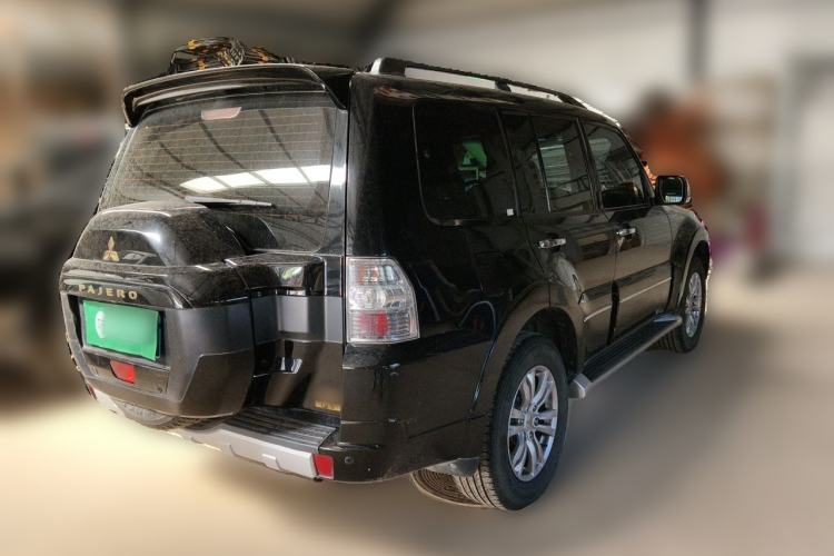 Used Mitsubishi Pajero  Rear Right 45 Deg