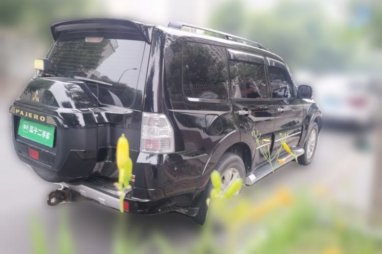 Used Mitsubishi Pajero  Rear Right 45 Deg