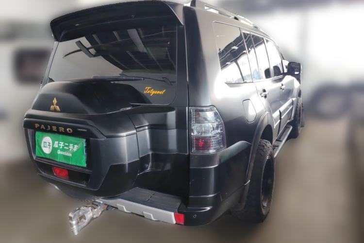 Used Mitsubishi Pajero  Rear Right 45 Deg