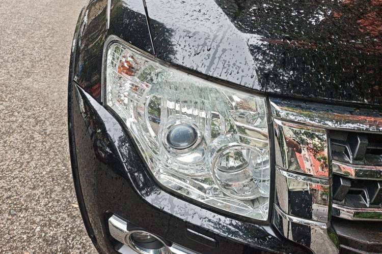 Used Mitsubishi Pajero  Right Front Headlight