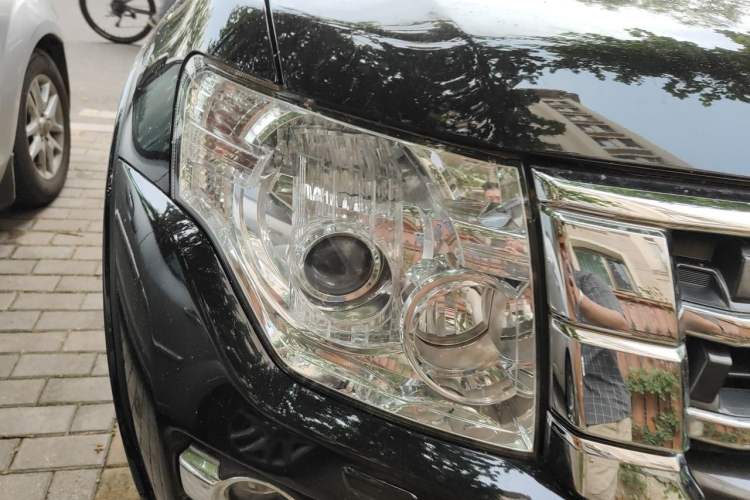 Used Mitsubishi Pajero  Right Front Headlight