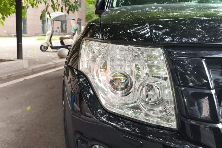 Used Mitsubishi Pajero 2018 3.0L Automatic Comfort Edition Right Front Headlight