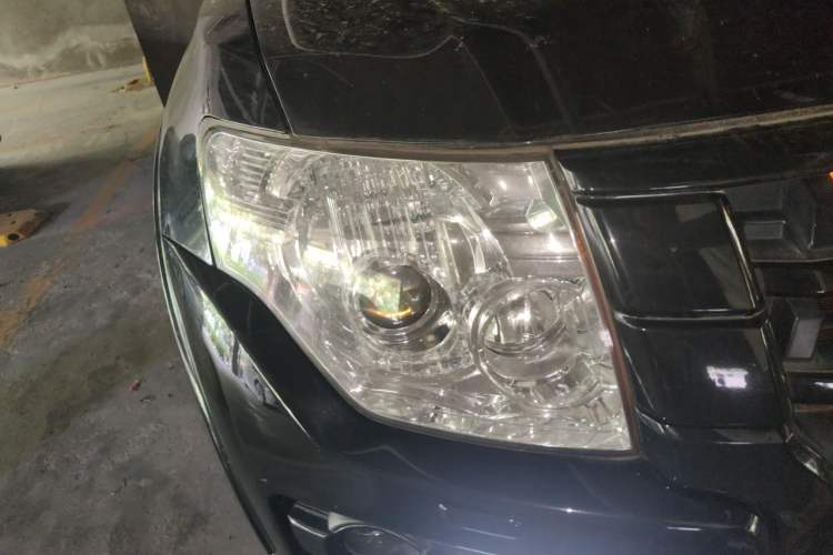 Used Mitsubishi Pajero 2018 3.0L Automatic Comfort Edition Right Front Headlight