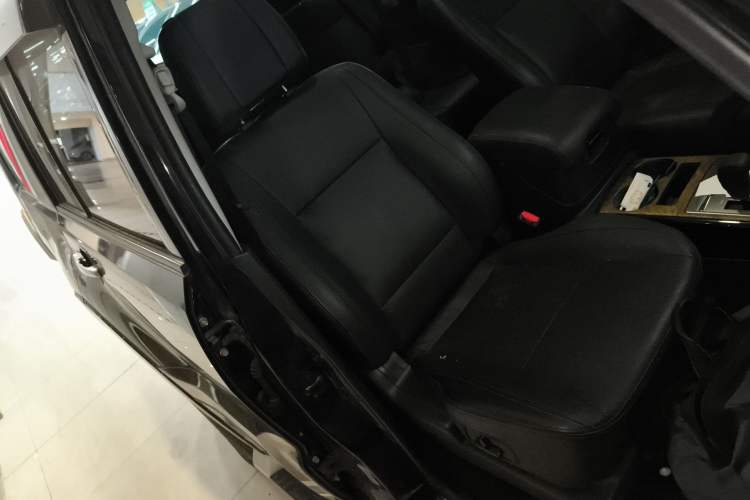 Used Mitsubishi Pajero 2018 3.0L Automatic Luxury Edition Right Front Seat