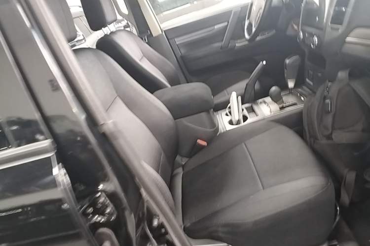 Used Mitsubishi Pajero 2018 3.0L Automatic Standard Edition Right Front Seat