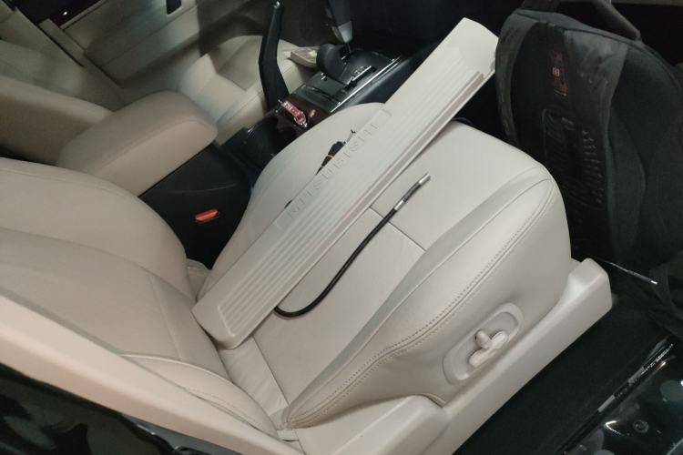 Used Mitsubishi Pajero 2018 3.0L Automatic Luxury Edition Right Front Seat