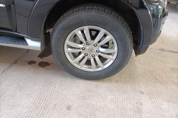 Used Mitsubishi Pajero  Right Front Wheel Hub