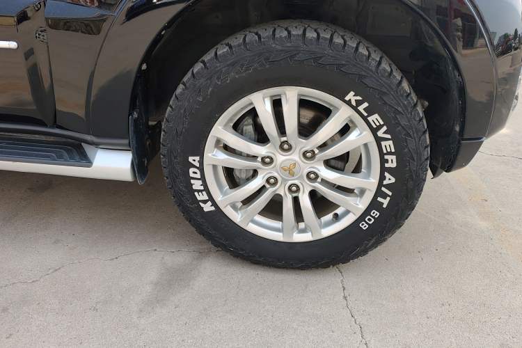 Used Mitsubishi Pajero  Right Front Wheel Hub