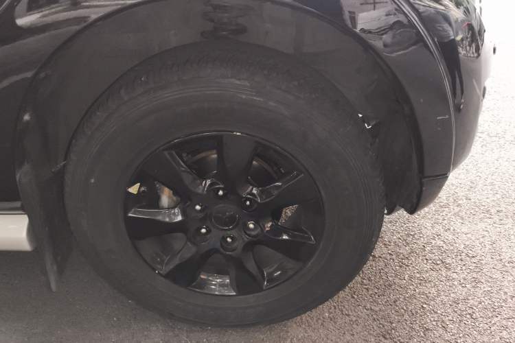 Used Mitsubishi Pajero 2018 3.0L Automatic Comfort Edition Right Front Wheel Hub