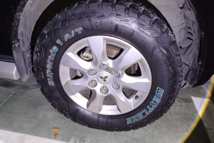 Used Mitsubishi Pajero  Right Front Wheel Hub