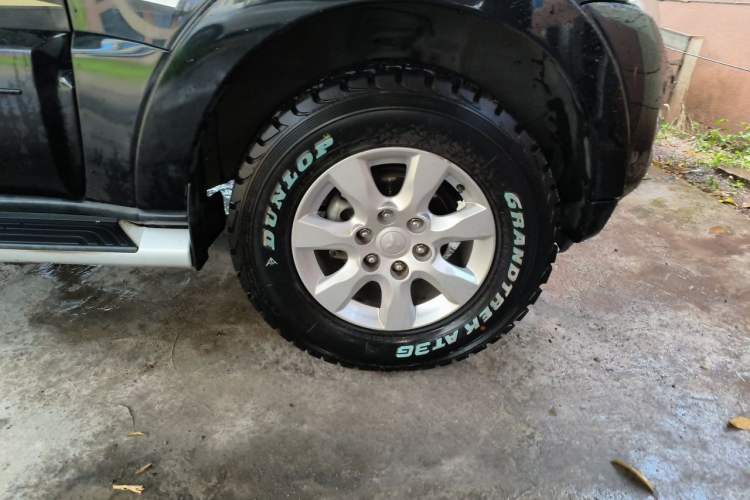 Used Mitsubishi Pajero 2018 3.0L Automatic Standard Edition Right Front Wheel Hub