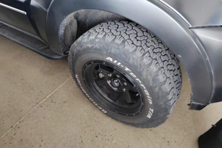 Used Mitsubishi Pajero  Right Front Wheel Hub