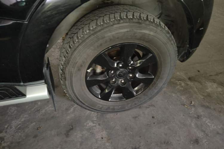 Used Mitsubishi Pajero 2018 3.0L Automatic Comfort Edition Right Front Wheel Hub