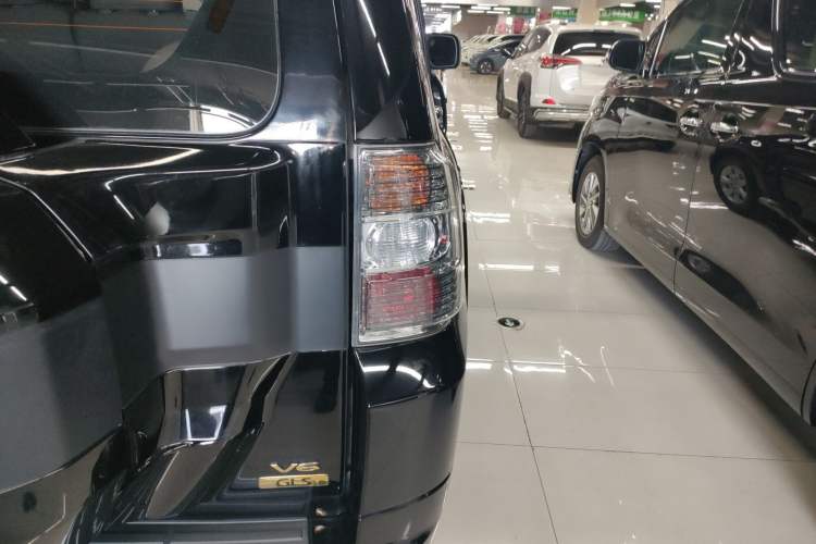 Used Mitsubishi Pajero 2018 3.0L Automatic Luxury Edition Right Rear Taillight