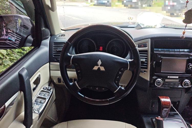 Used Mitsubishi Pajero  Steering Wheel