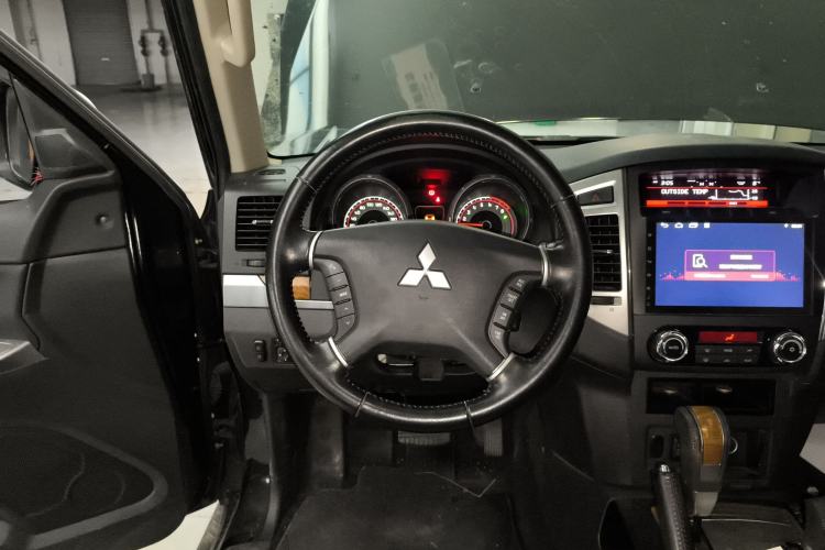 Used Mitsubishi Pajero 2018 3.0L Automatic Luxury Edition Steering Wheel