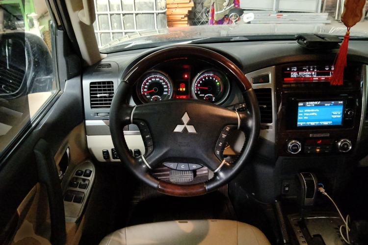 Used Mitsubishi Pajero  Steering Wheel