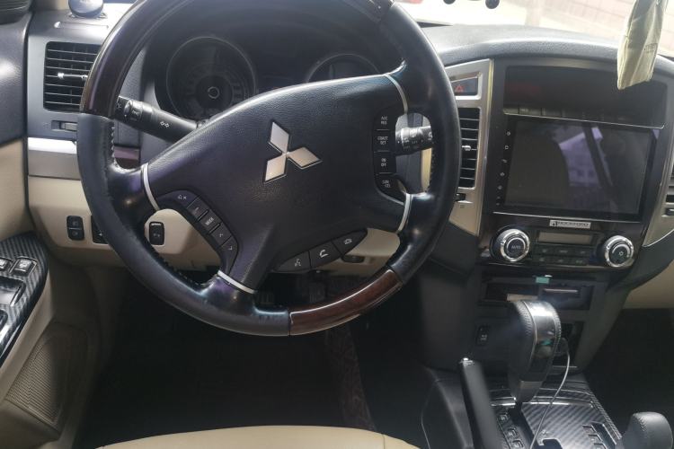 Used Mitsubishi Pajero  Steering Wheel