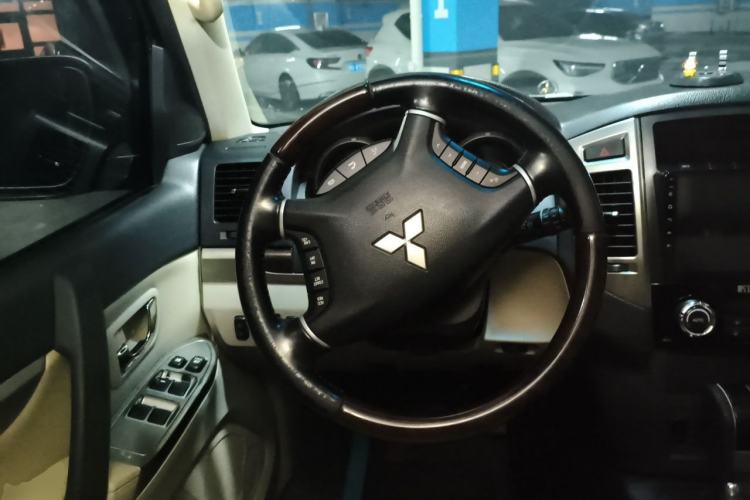 Used Mitsubishi Pajero  Steering Wheel