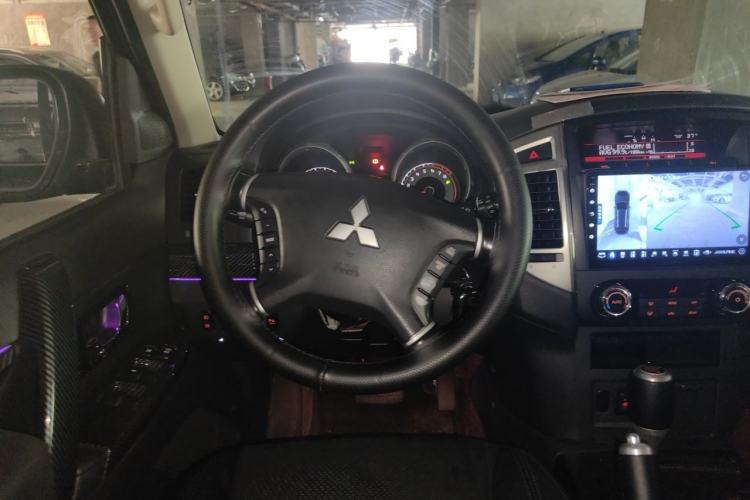 Used Mitsubishi Pajero 2018 3.0L Automatic Comfort Edition Steering Wheel