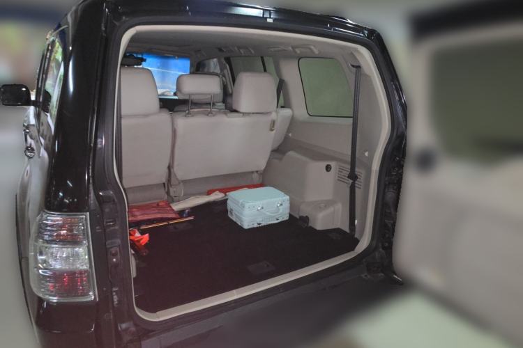 Used Mitsubishi Pajero  Trunk