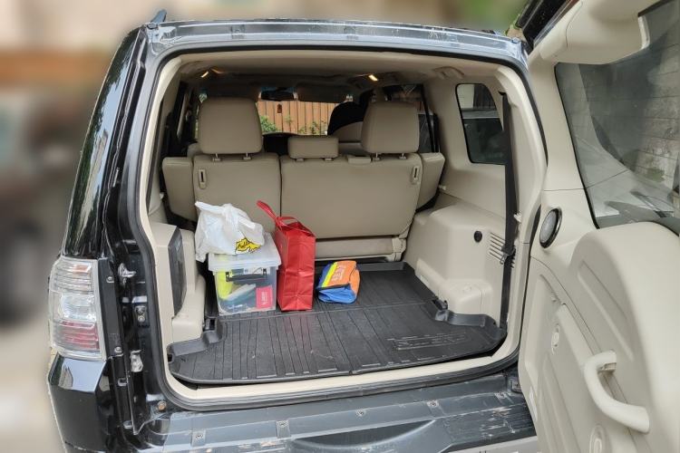 Used Mitsubishi Pajero  Trunk