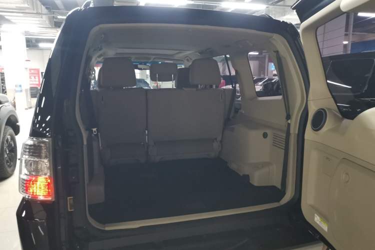 Used Mitsubishi Pajero 2018 V97 3.8L 5-Door GLS Sunroof – Middle East Trunk