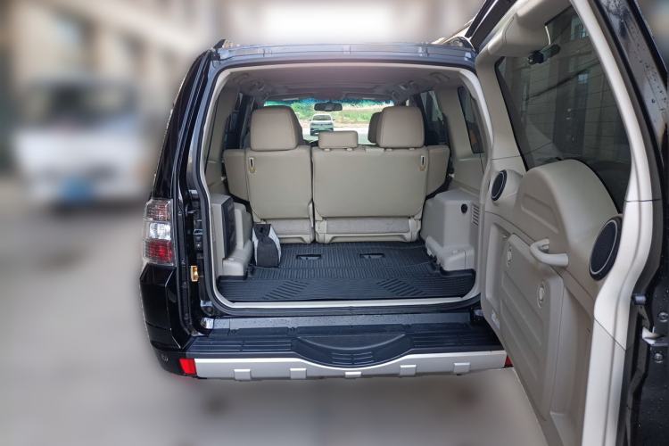 Used Mitsubishi Pajero  Trunk