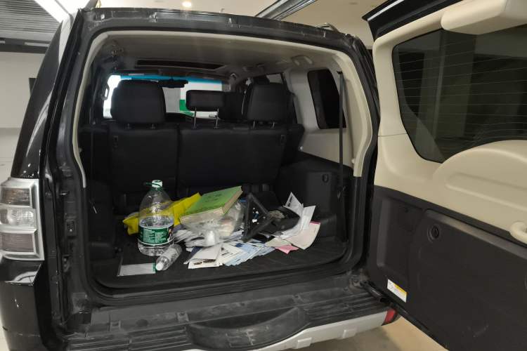 Used Mitsubishi Pajero 2018 3.0L Automatic Luxury Edition Trunk