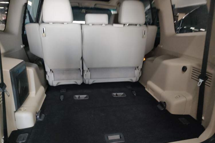 Used Mitsubishi Pajero 2018 3.0L Automatic Luxury Edition Trunk
