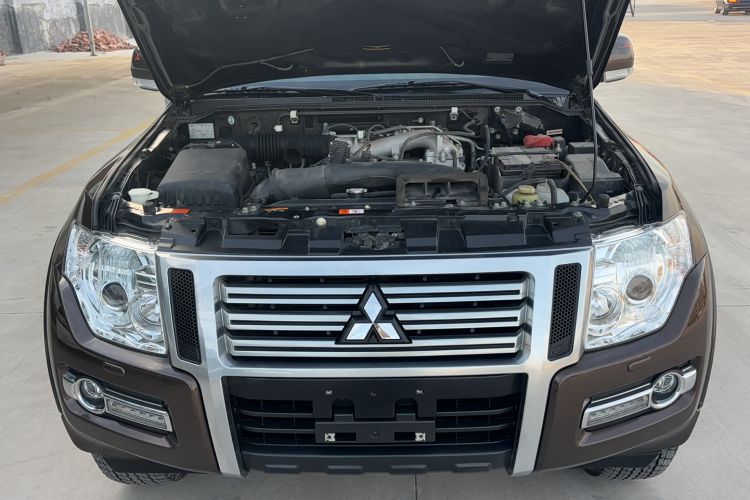 Used Mitsubishi Pajero 2018 3.0L Automatic Comfort Edition Engine Bay