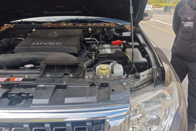 Used Mitsubishi Pajero  Engine Bay Left
