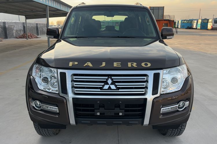Used Mitsubishi Pajero 2018 3.0L Automatic Comfort Edition Exterior 1