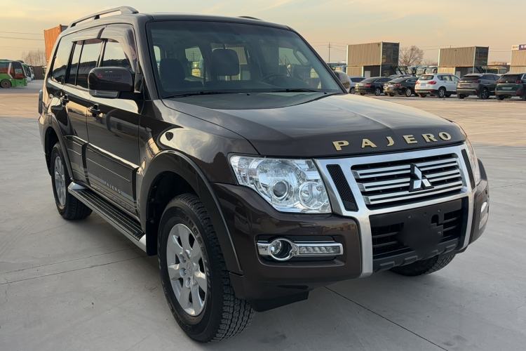 Used Mitsubishi Pajero 2018 3.0L Automatic Comfort Edition Exterior 2
