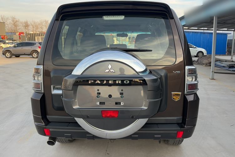 Used Mitsubishi Pajero 2018 3.0L Automatic Comfort Edition Exterior 4