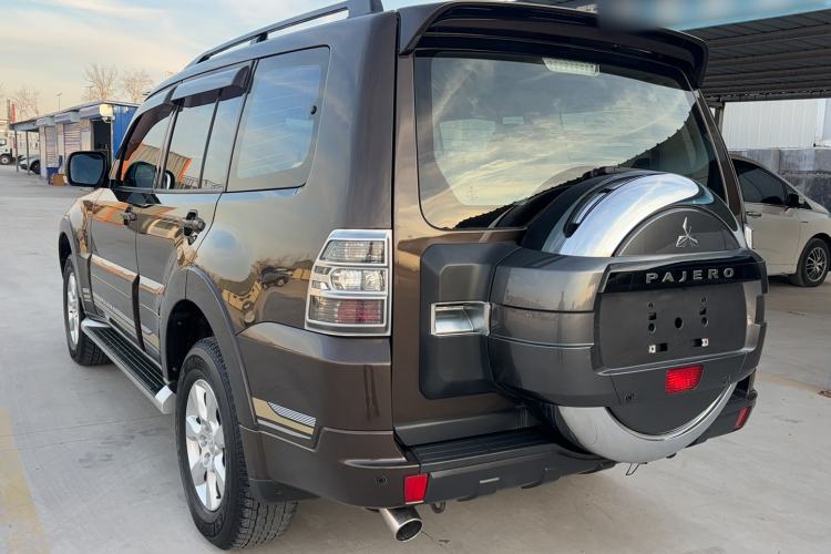 Used Mitsubishi Pajero 2018 3.0L Automatic Comfort Edition Exterior 5
