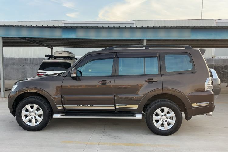 Used Mitsubishi Pajero 2018 3.0L Automatic Comfort Edition Exterior 6