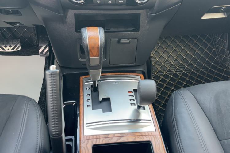 Used Mitsubishi Pajero 2018 3.0L Automatic Comfort Edition Gear Lever