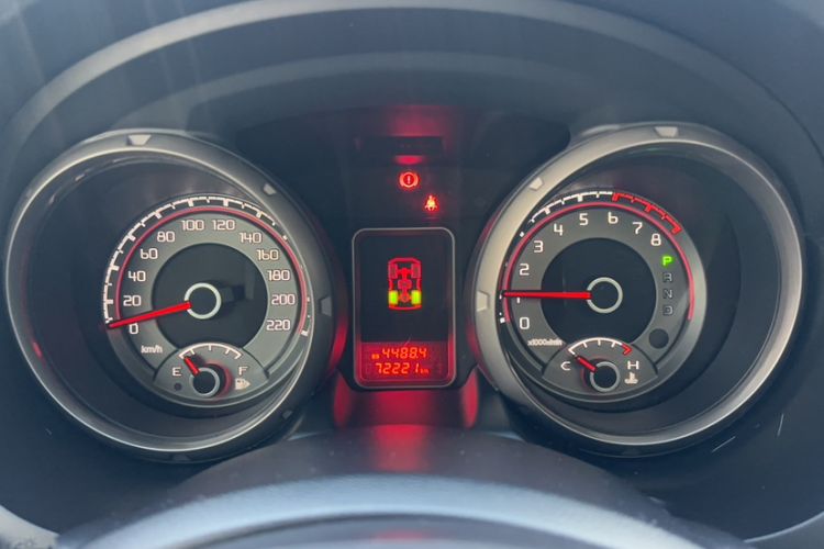 Used Mitsubishi Pajero 2018 3.0L Automatic Comfort Edition Odometer Close Up