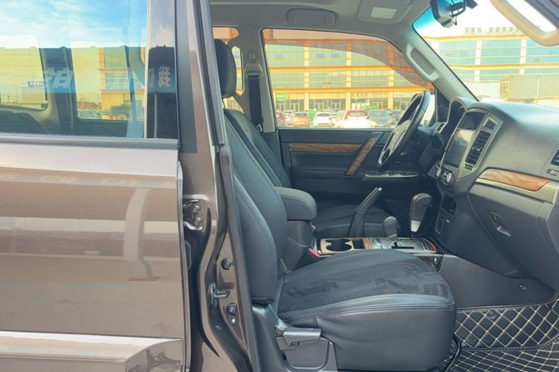 Used Mitsubishi Pajero 2018 3.0L Automatic Comfort Edition Right Front Seat