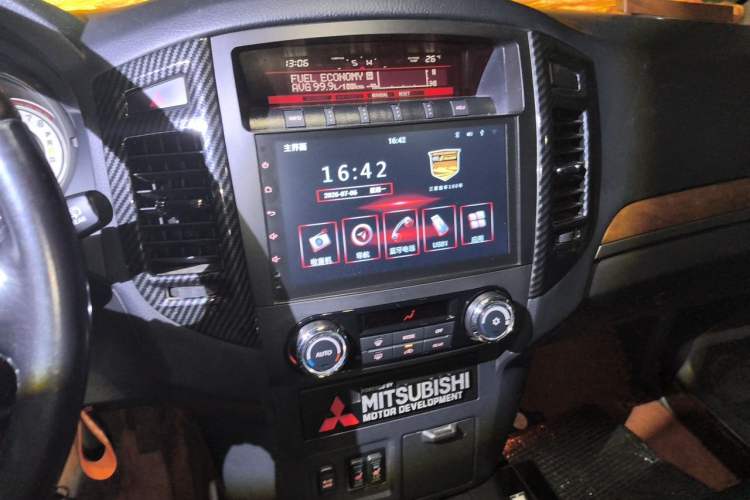 Used Mitsubishi Pajero 2018 3.0L Automatic Prestige Edition Audio And AC Panel