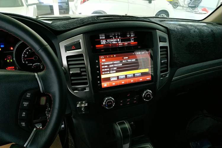 Used Mitsubishi Pajero 2018 3.0L Automatic Standard Edition Audio And AC Panel