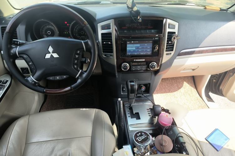 Used Mitsubishi Pajero  Center Console