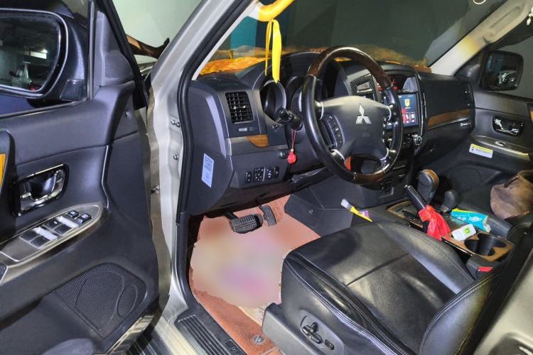 Used Mitsubishi Pajero 2018 3.0L Automatic Prestige Edition Driver Seat