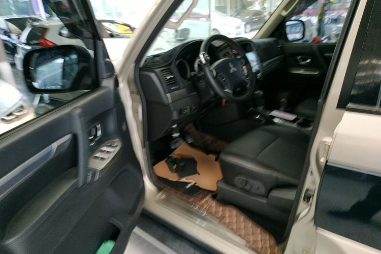Used Mitsubishi Pajero 2018 3.0L Automatic Standard Edition Driver Seat
