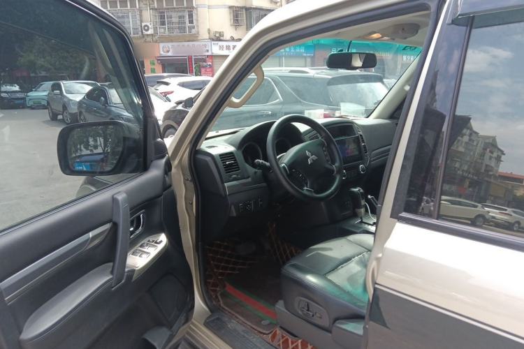 Used Mitsubishi Pajero 2018 3.0L Automatic Standard Edition Driver Seat