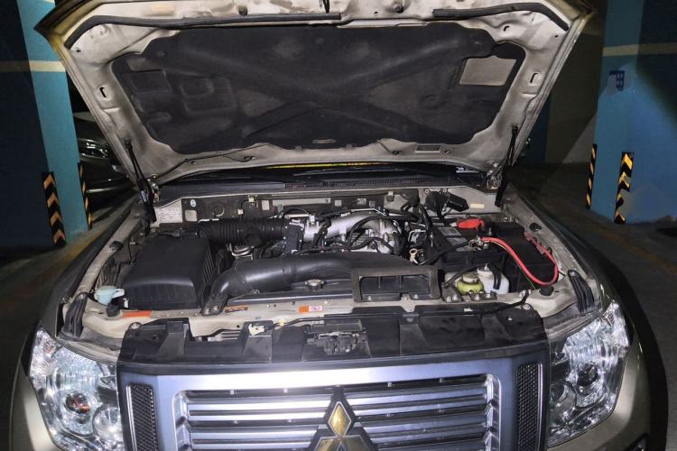 Used Mitsubishi Pajero 2018 3.0L Automatic Prestige Edition Engine Bay